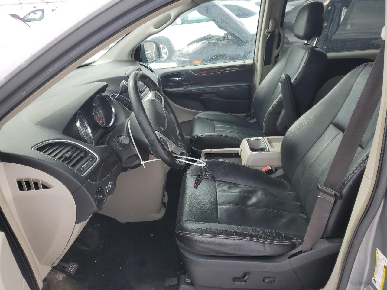 2015 Chrysler Town & Country - Image 7
