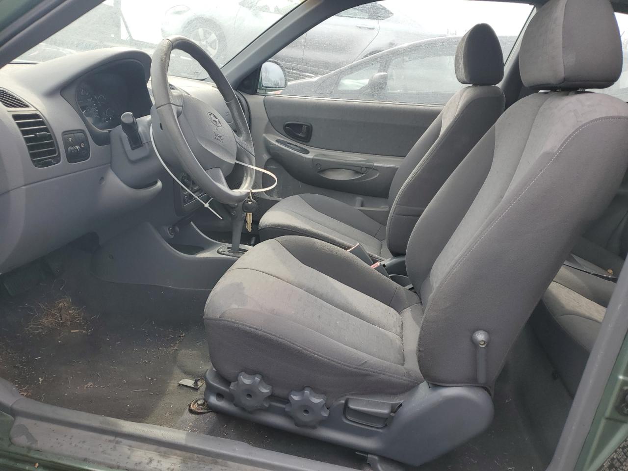 2003 Hyundai Accent - Image 8