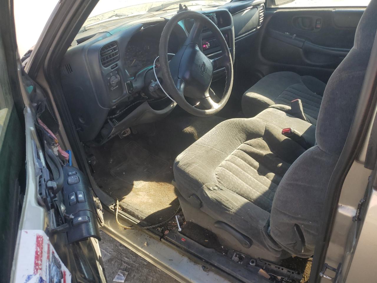 2000 Chevrolet S-10 Pickup - Image 8