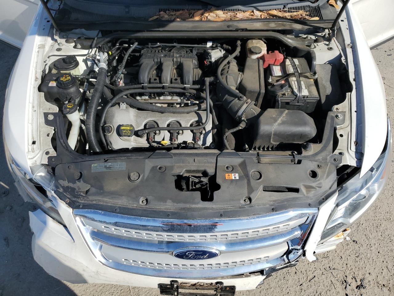 2010 Ford Taurus - Image 12