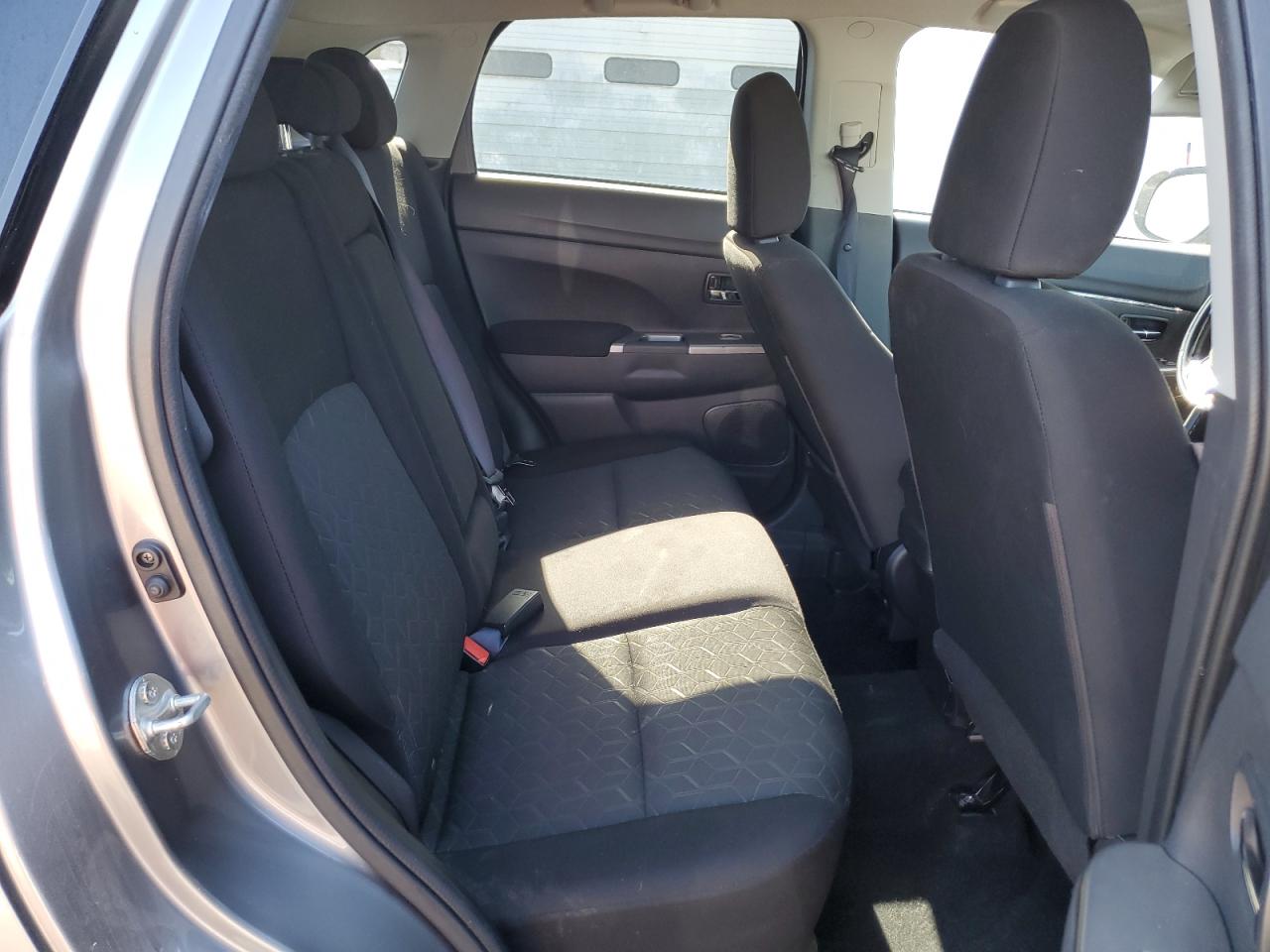 2021 Mitsubishi Outlander - Image 10