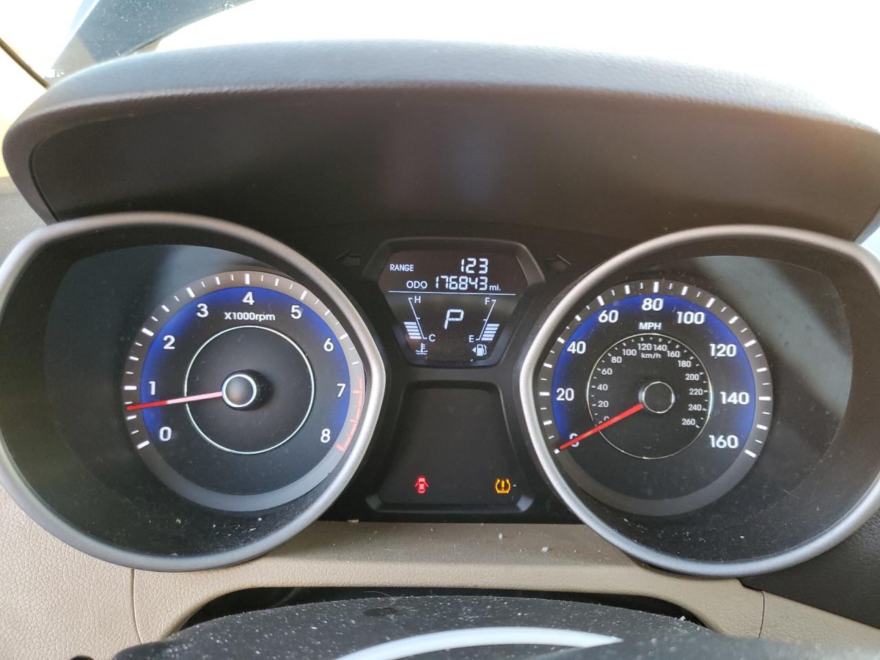 2012 Hyundai Elantra - Image 9