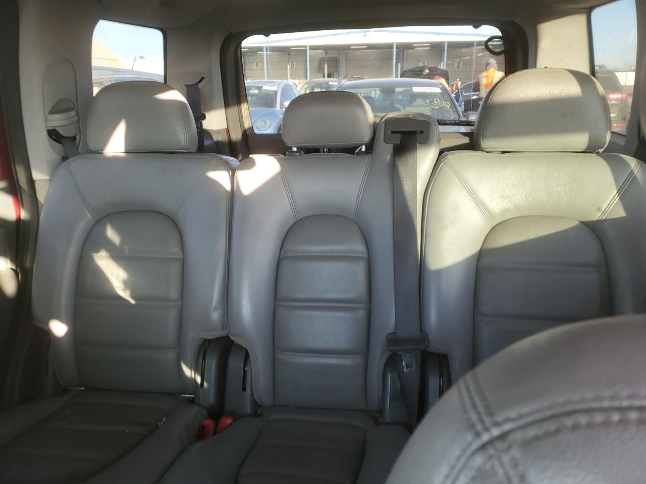 2004 Ford Explorer - Image 10