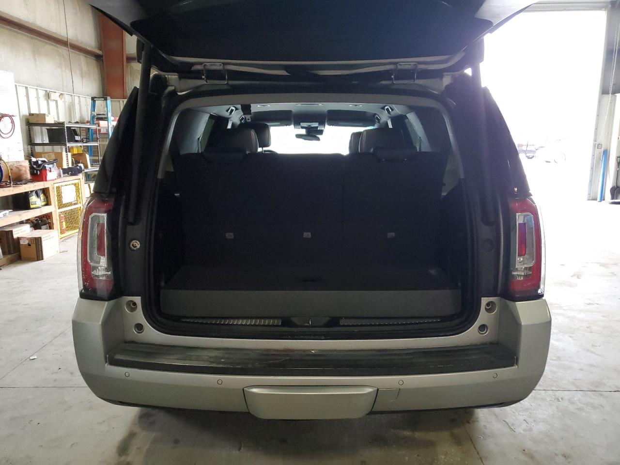 2017 GMC Yukon - Image 6