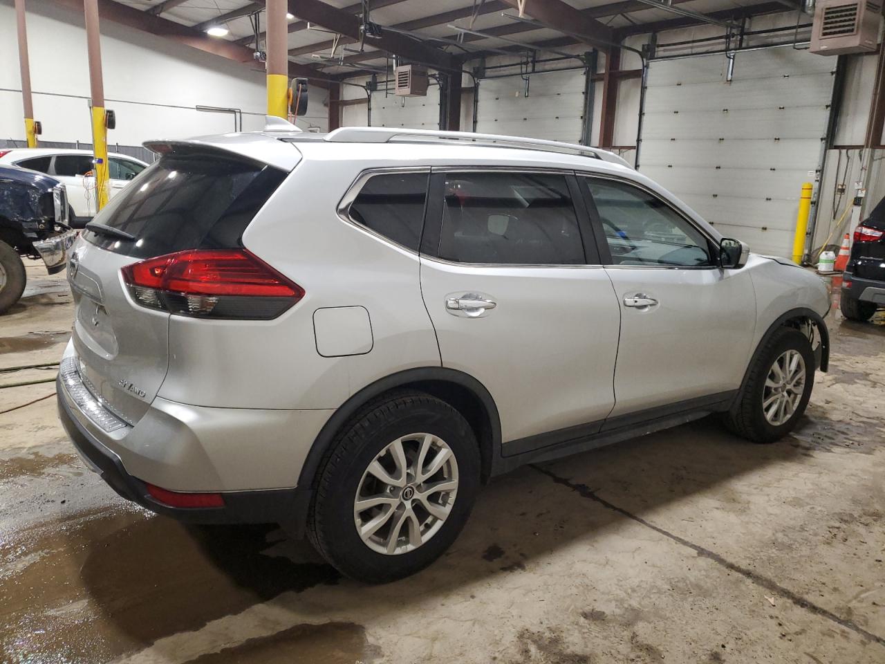 2017 Nissan Rogue - Image 3