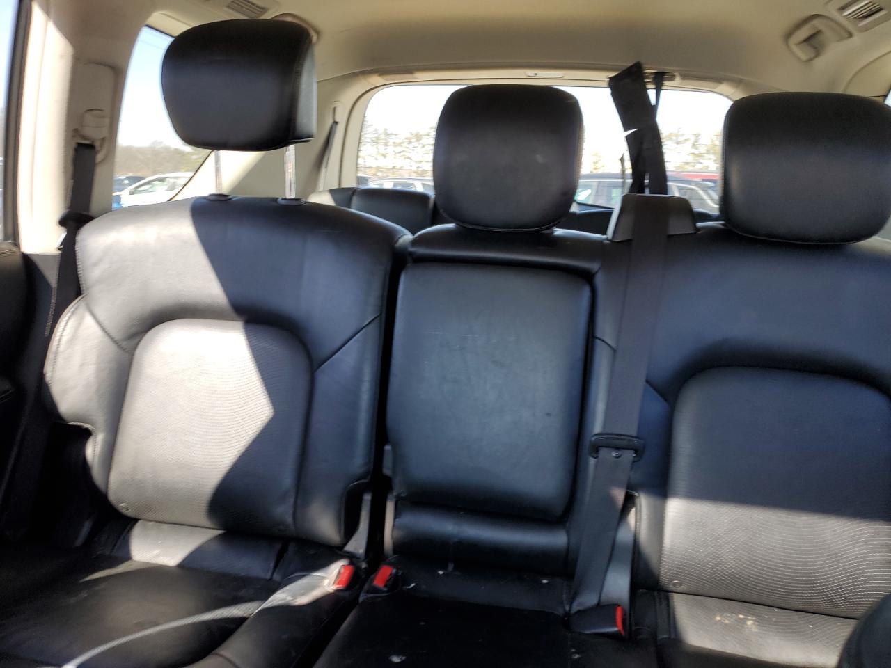 2016 Infiniti QX80 - Image 10