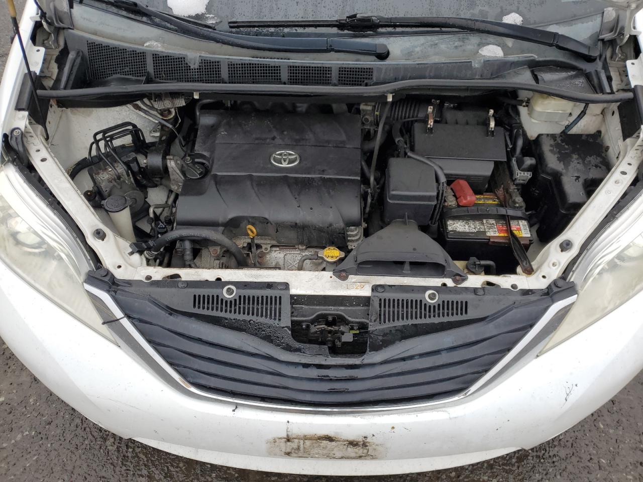 2011 Toyota Sienna - Image 13