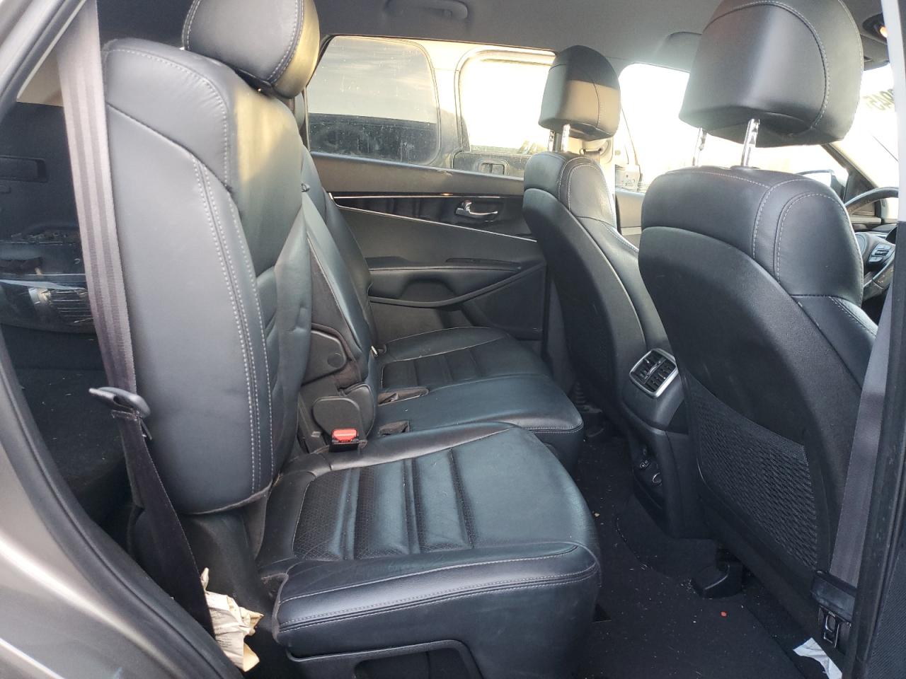 2017 Kia Sorento - Image 10