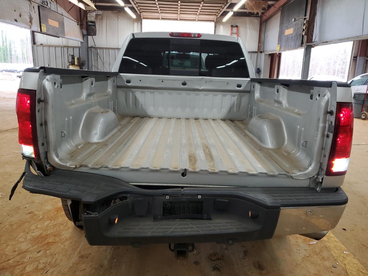 2010 GMC Sierra - Image 6