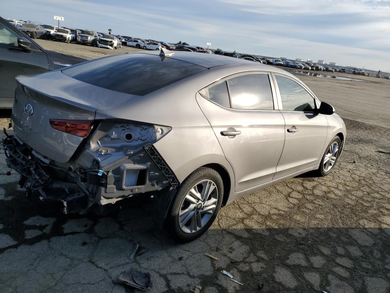 2020 Hyundai Elantra - Image 3
