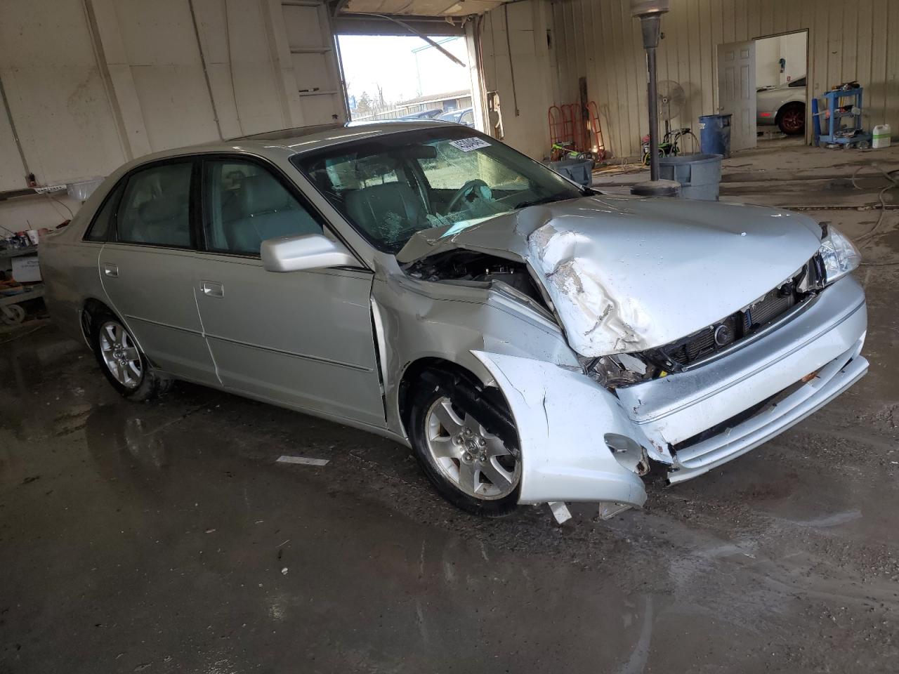 2000 Toyota Avalon - Image 4