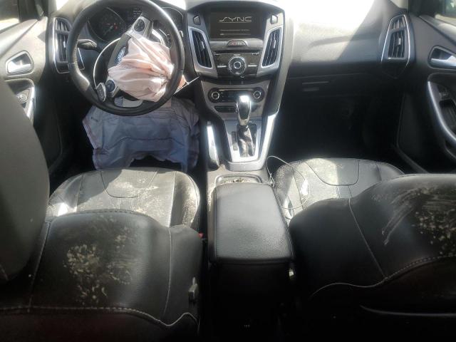 Sedans FORD FOCUS 2013 Czerwony