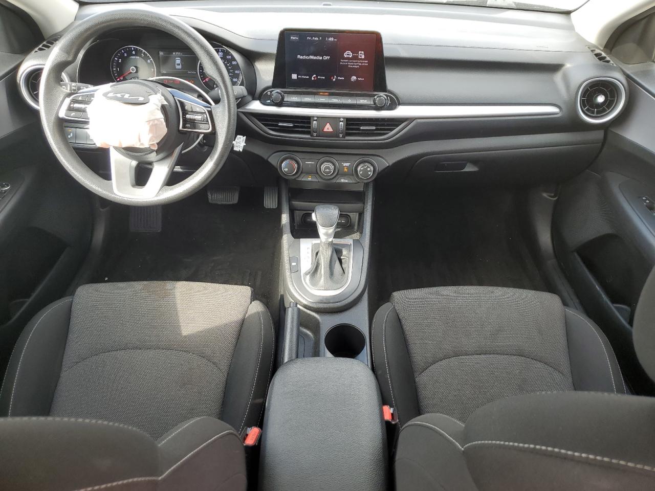 2022 Kia Forte - Image 8