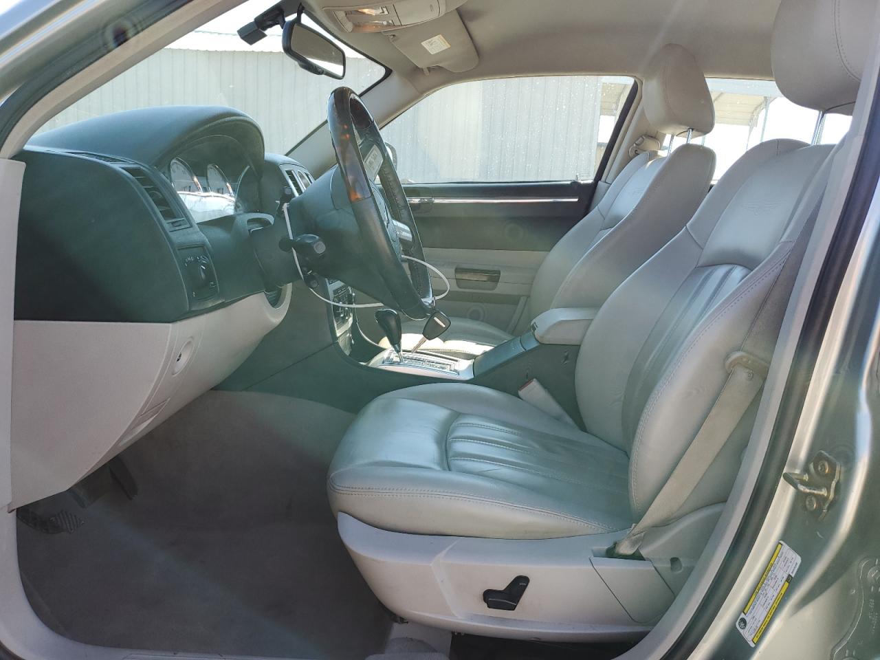 2006 Chrysler 300 - Image 7