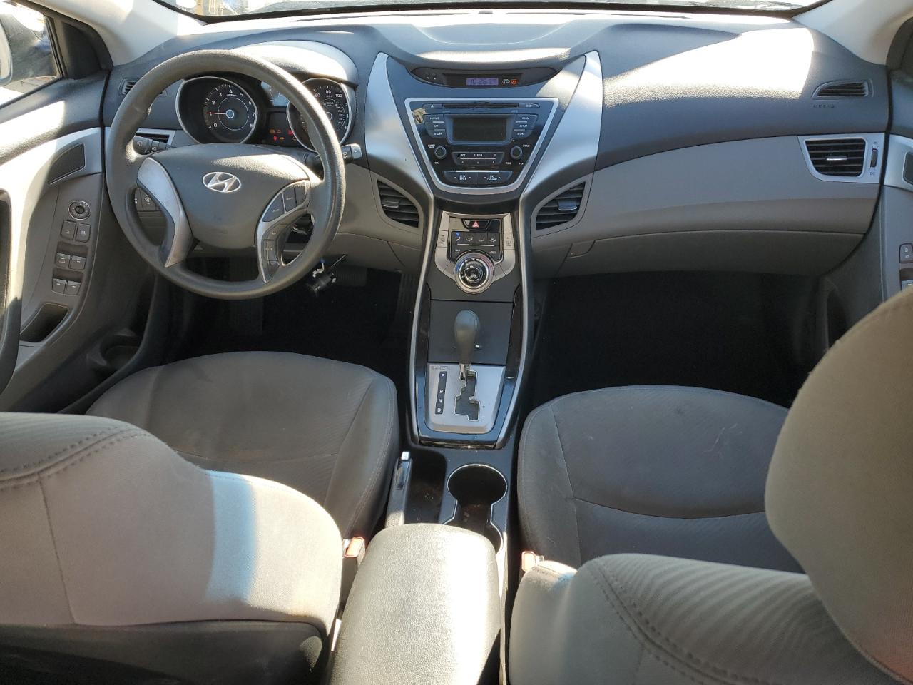 2013 Hyundai Elantra - Image 8