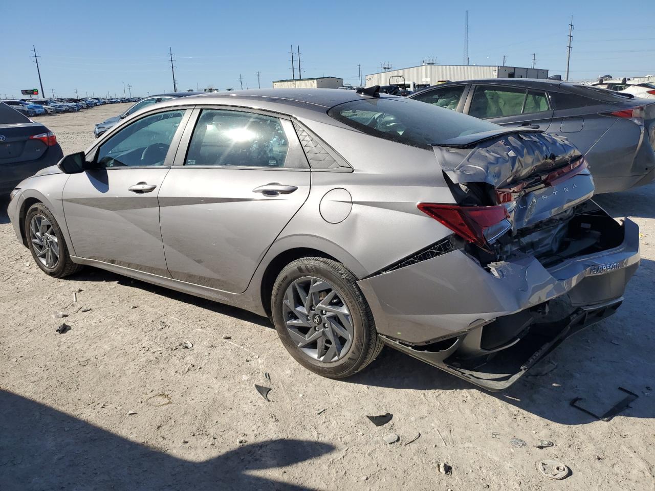 2024 Hyundai Elantra - Image 2