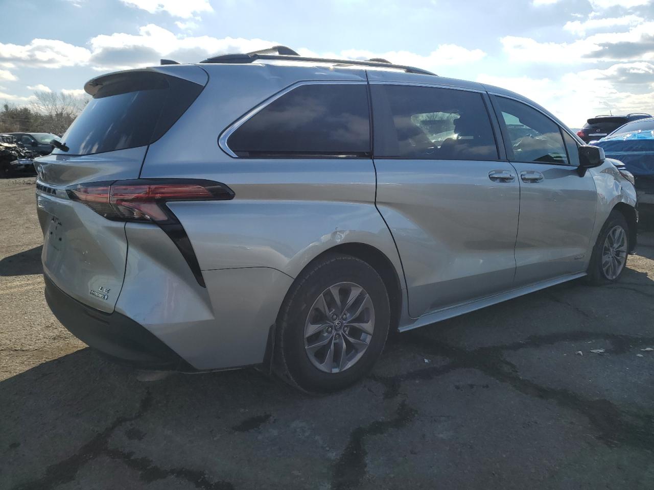 2021 Toyota Sienna - Image 3