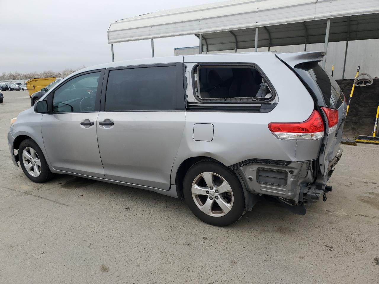 2011 Toyota Sienna - Image 2