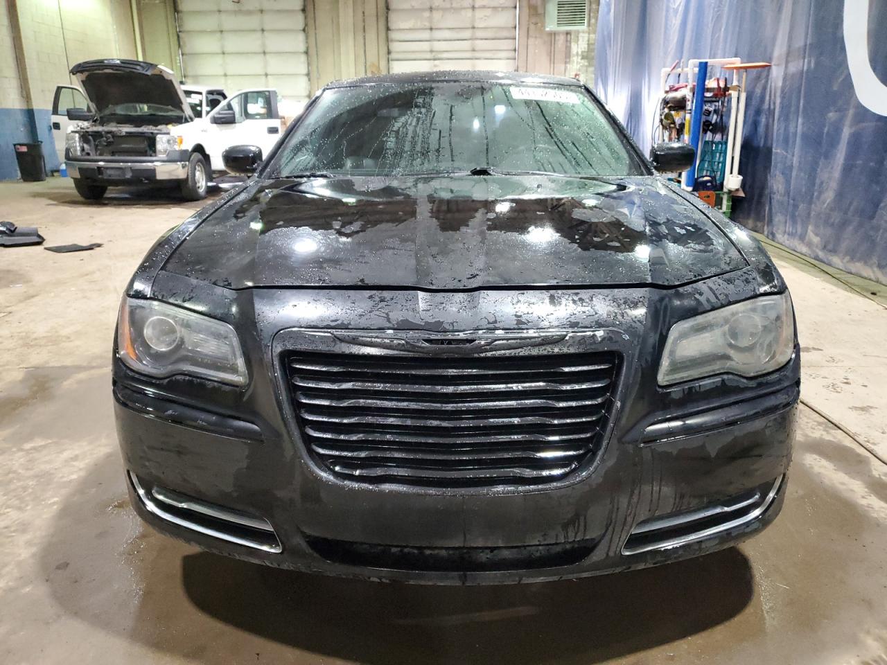 2014 Chrysler 300 - Image 5