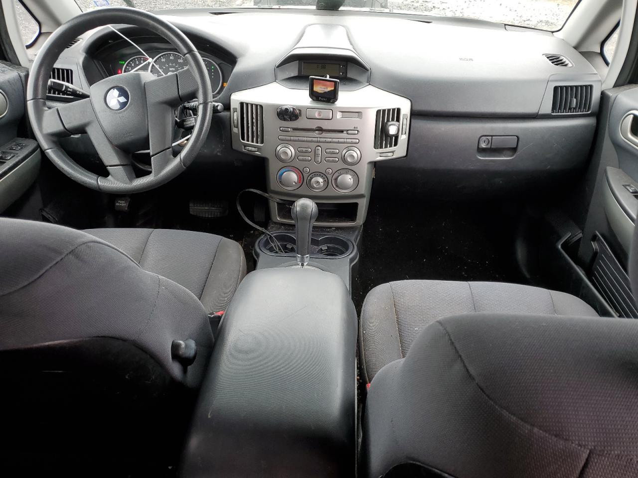 2004 Mitsubishi Endeavor - Image 8