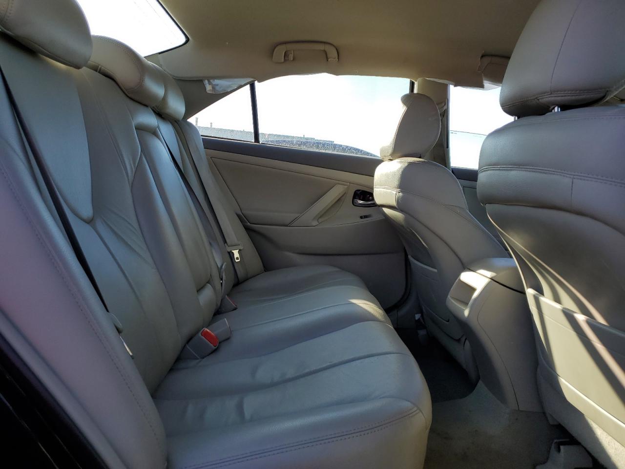 2011 Toyota Camry - Image 10