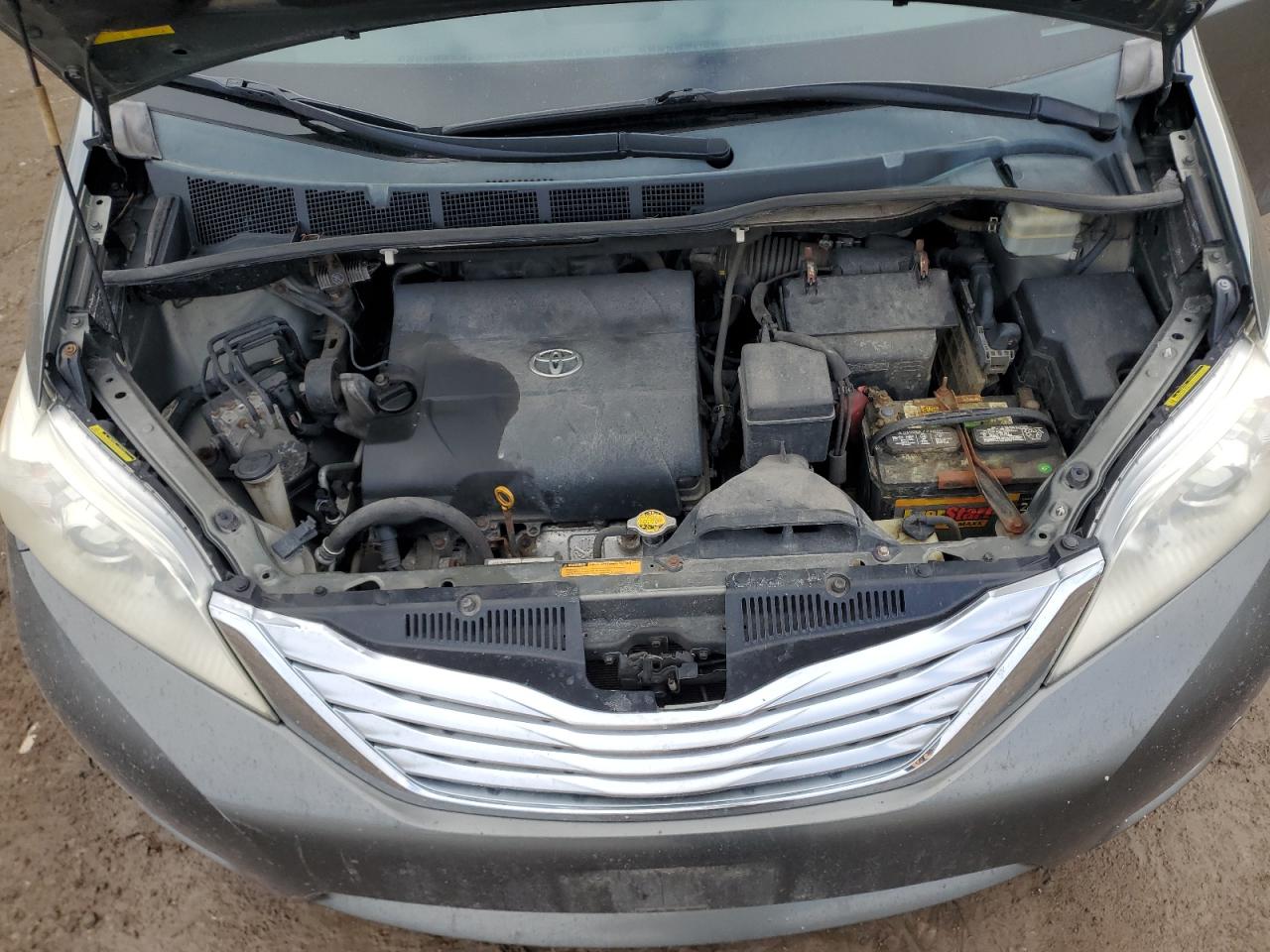 2011 Toyota Sienna - Image 12