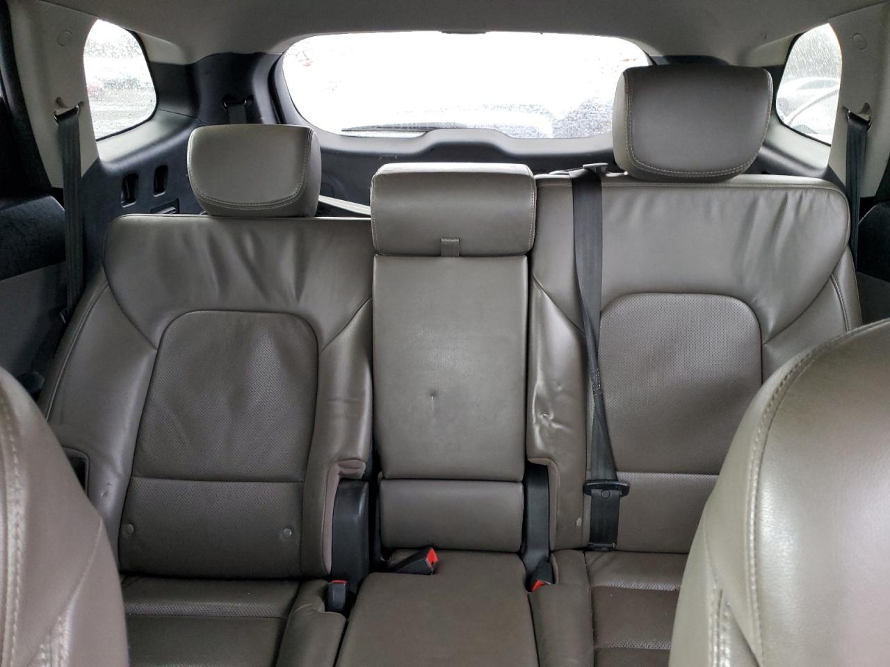 2017 Hyundai Santa Fe - Image 10