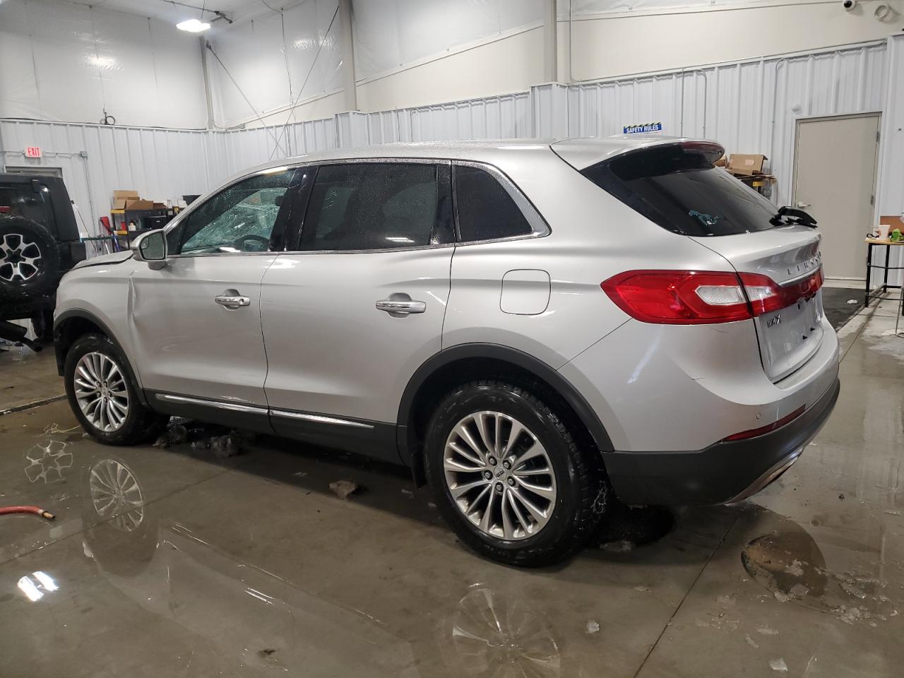 2016 Lincoln MKX - Image 2