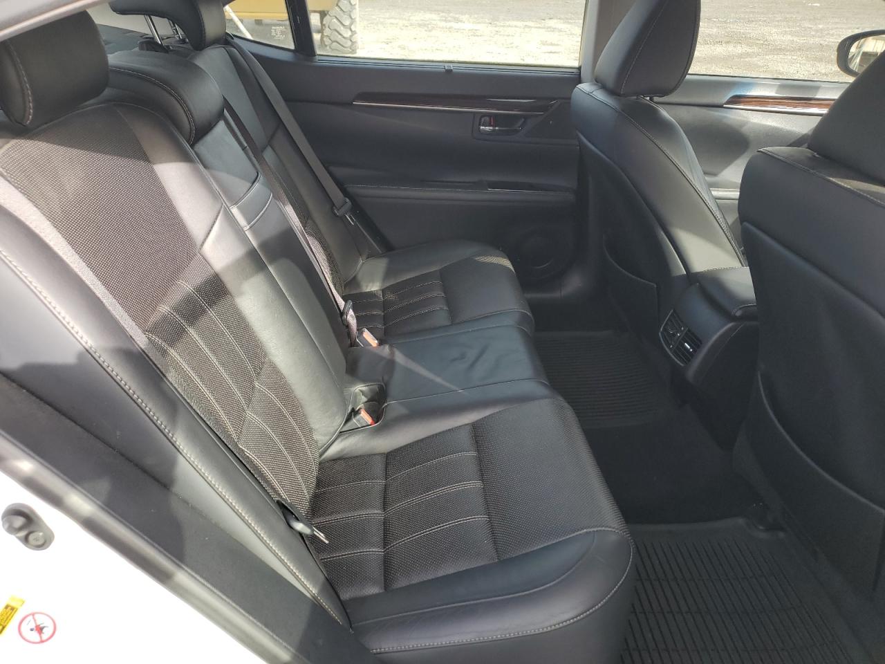 2016 Lexus ES - Image 10
