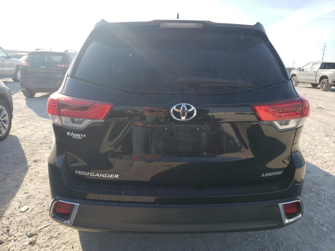 2017 Toyota Highlander - Image 6