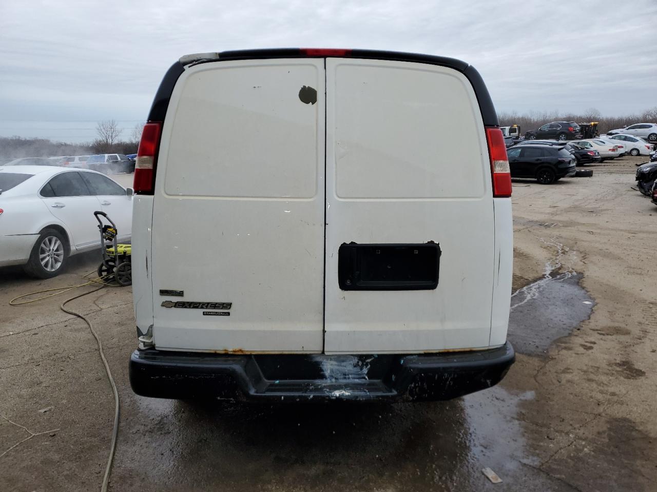 2011 Chevrolet Express - Image 6