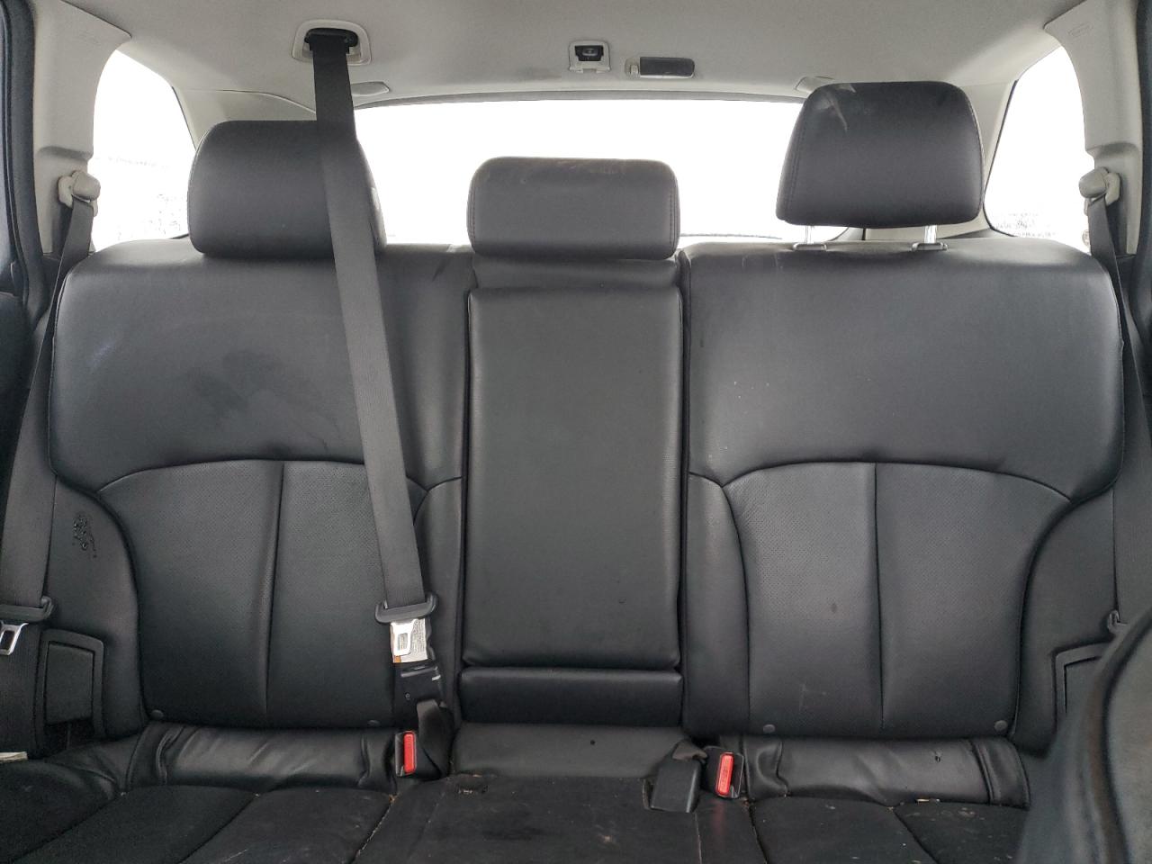 2011 Subaru Outback - Image 10