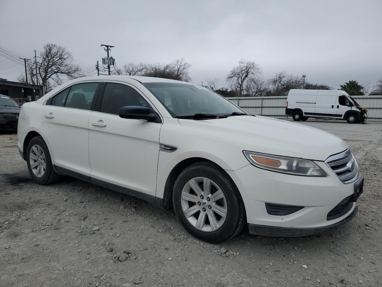 2011 Ford Taurus - Image 4
