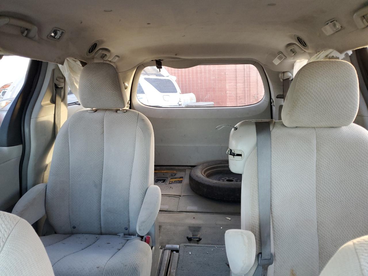 2014 Toyota Sienna - Image 10