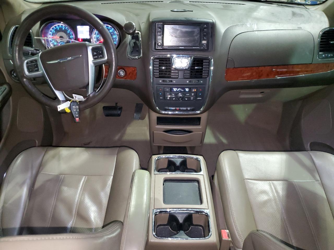 2013 Chrysler Town & Country - Image 8