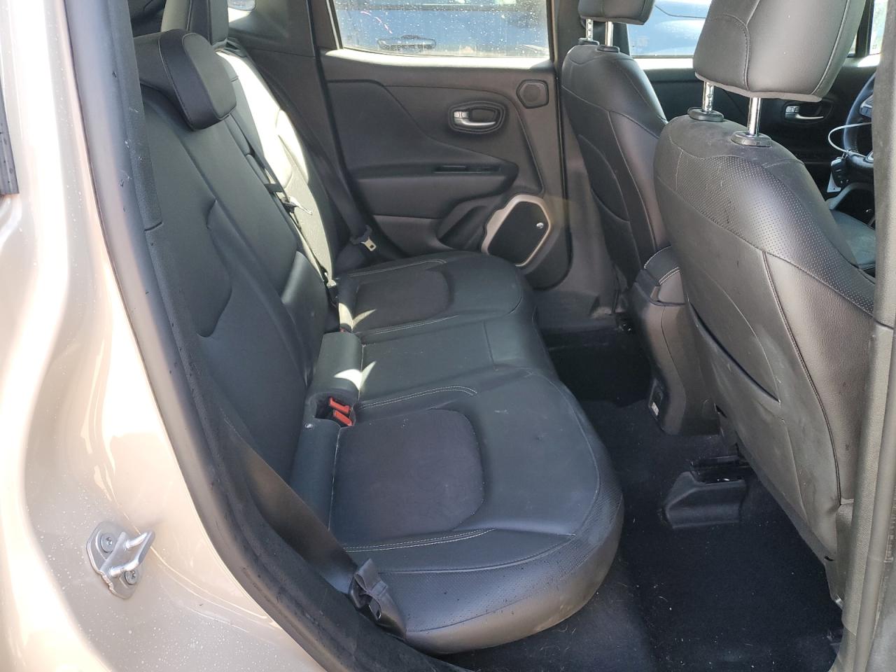 2017 Jeep Renegade - Image 12
