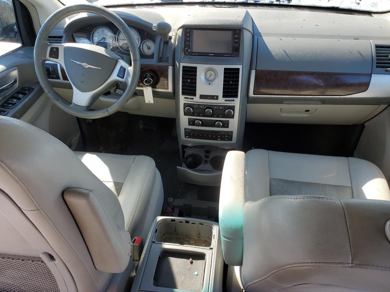 2009 Chrysler Town & Country - Image 8