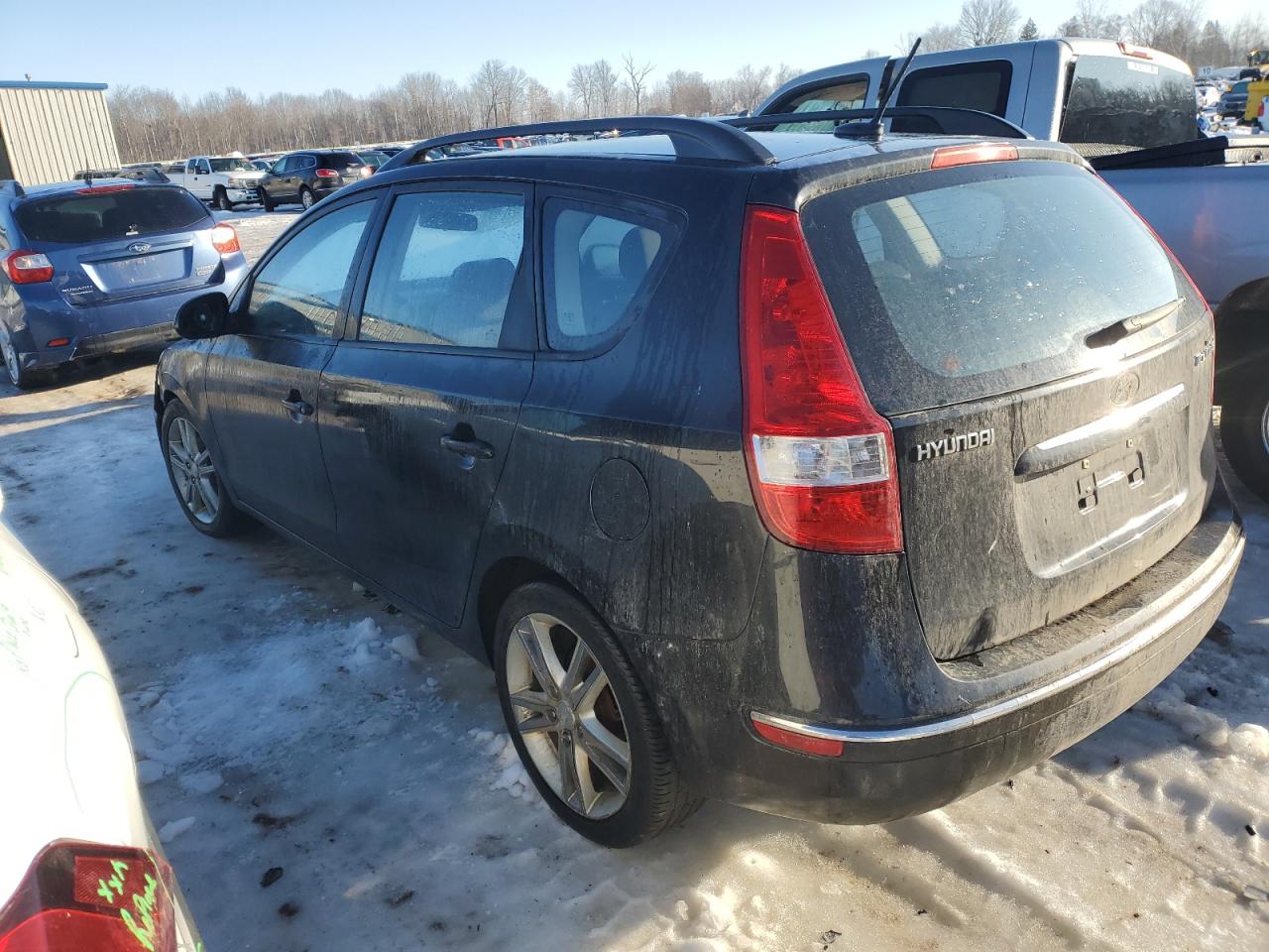 2010 Hyundai Elantra - Image 2