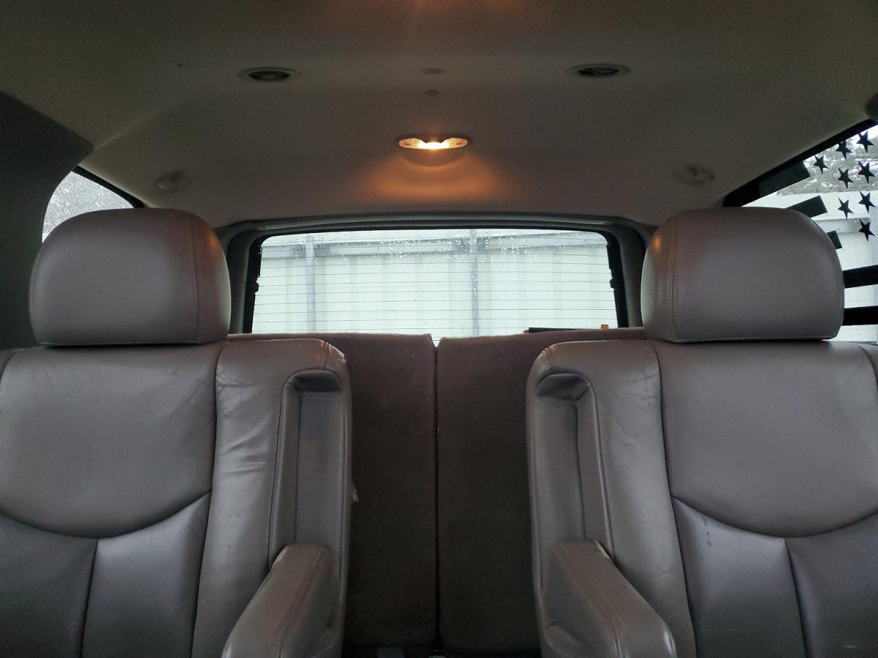 2004 GMC Yukon - Image 10