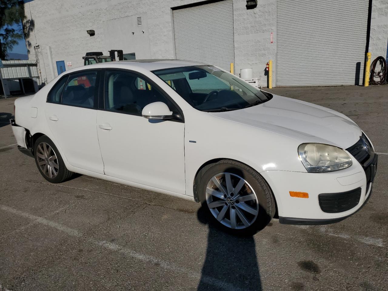 2010 Volkswagen Jetta - Image 4