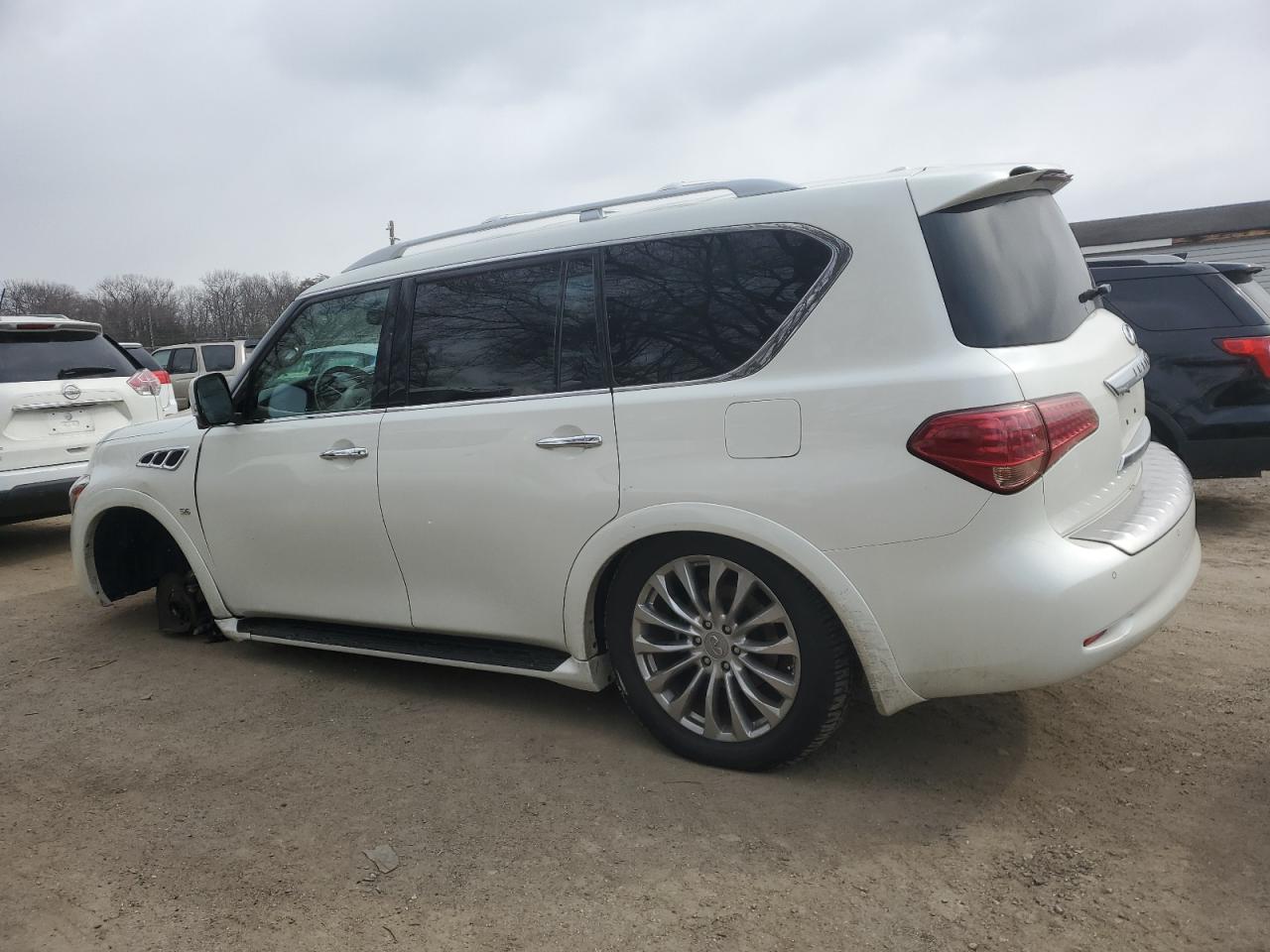 2016 Infiniti QX80 - Image 2