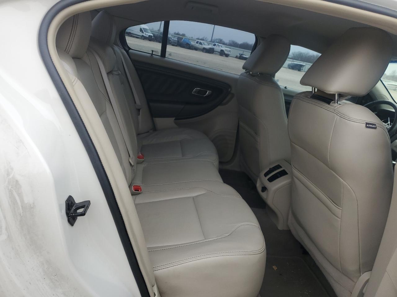 2010 Ford Taurus - Image 10