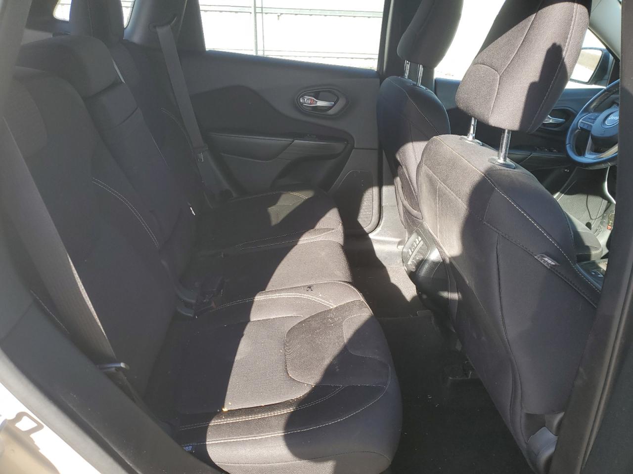 2015 Jeep Grand Cherokee - Image 11