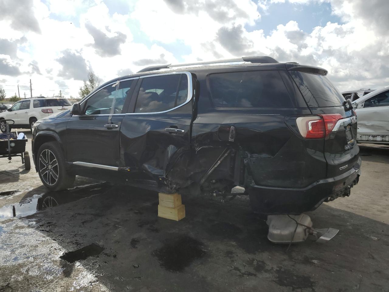 2017 GMC Acadia - Image 2