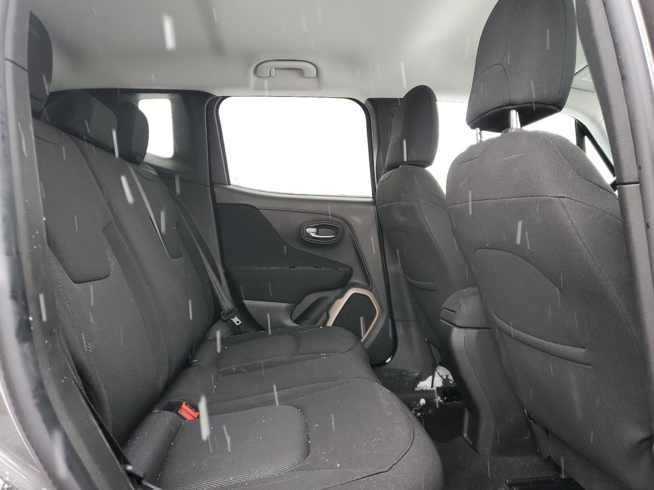 2017 Jeep Renegade - Image 11