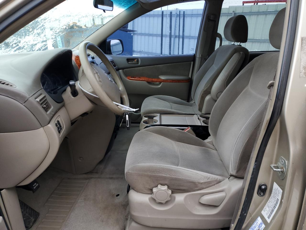 2004 Toyota Sienna - Image 7