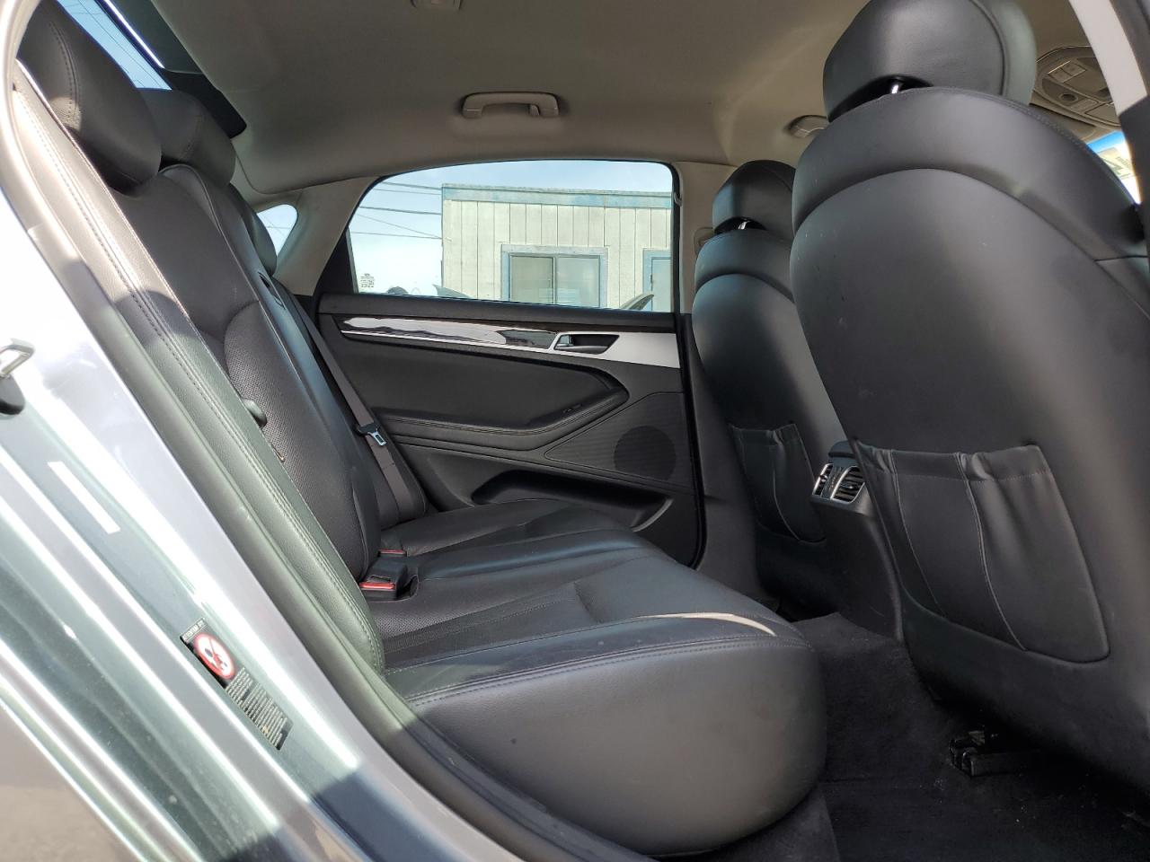 2016 Hyundai Genesis - Image 10