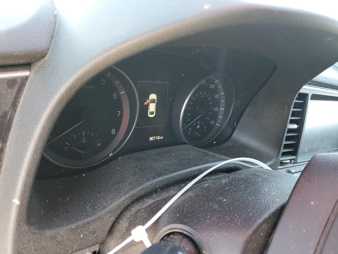 2017 Hyundai Elantra - Image 9