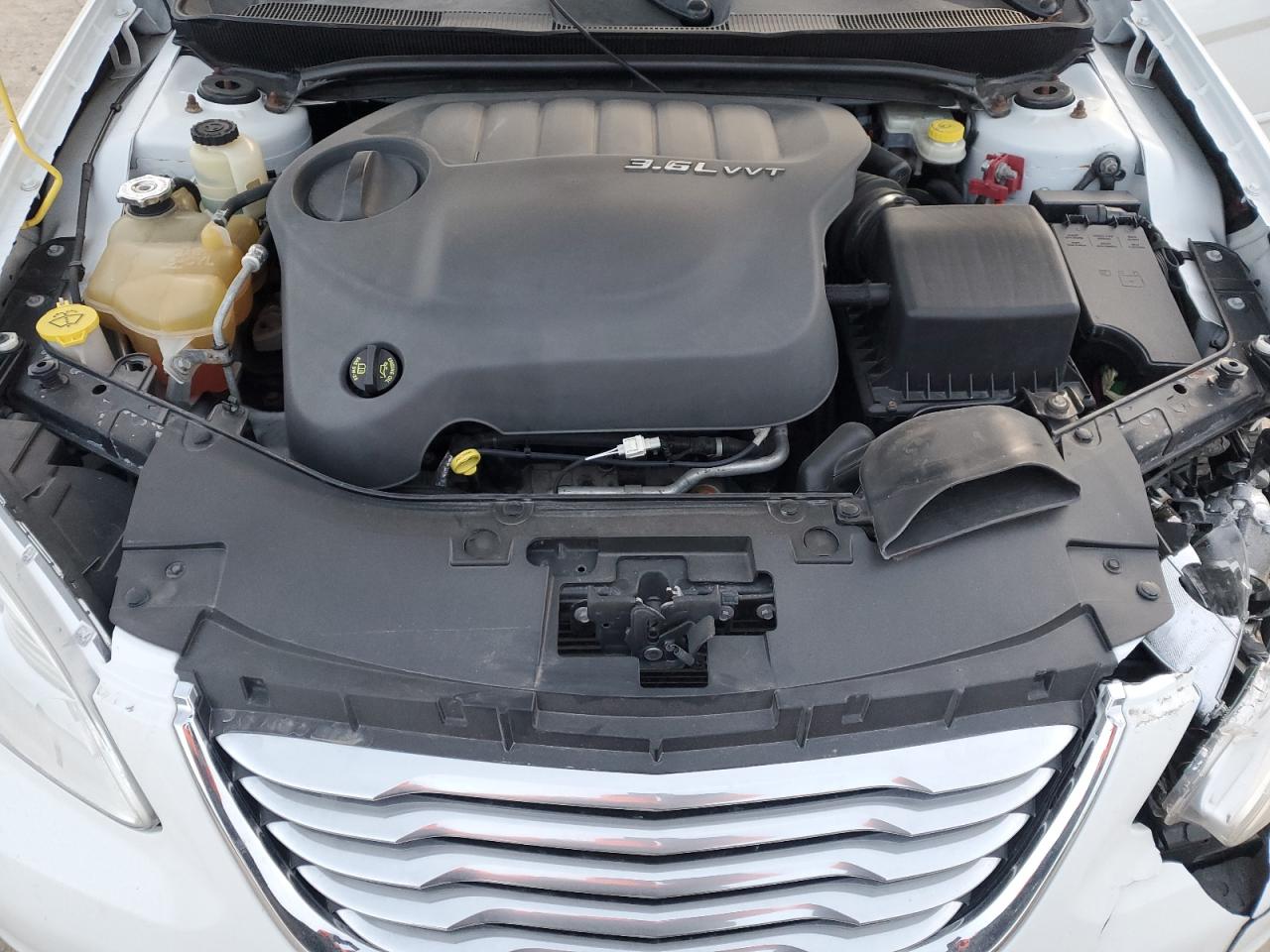 2013 Chrysler 200 - Image 11