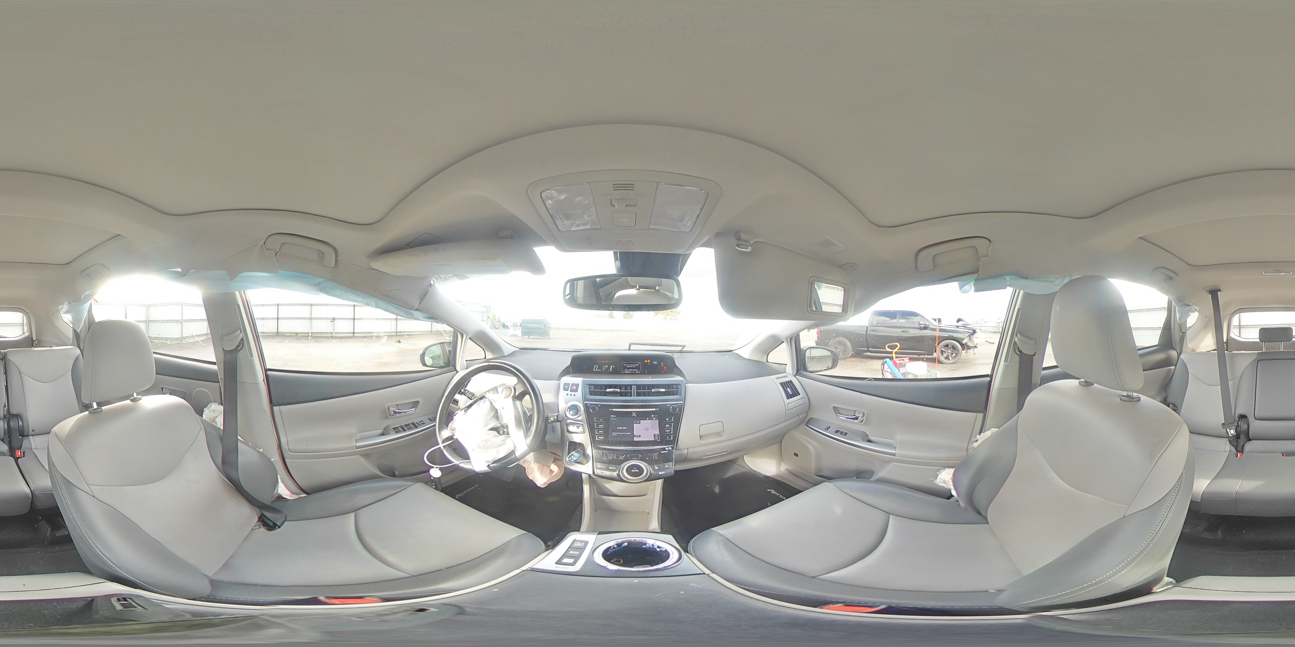 2015 Toyota Prius - Image 12